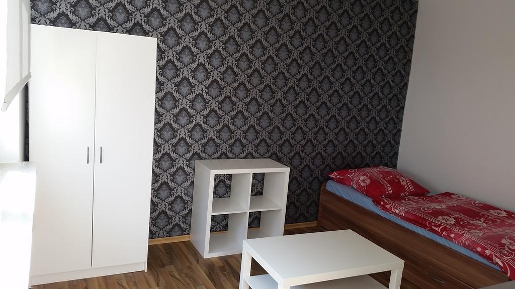 Frankfurt Airport & Fair Apartment كلسترباخ الغرفة الصورة