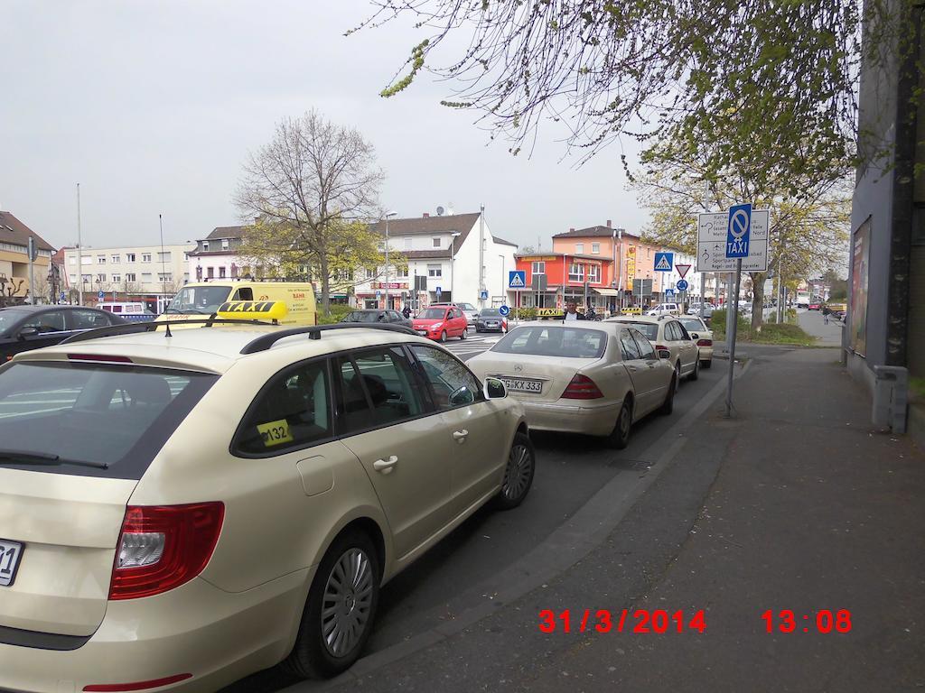 Frankfurt Airport & Fair Apartment كلسترباخ الغرفة الصورة