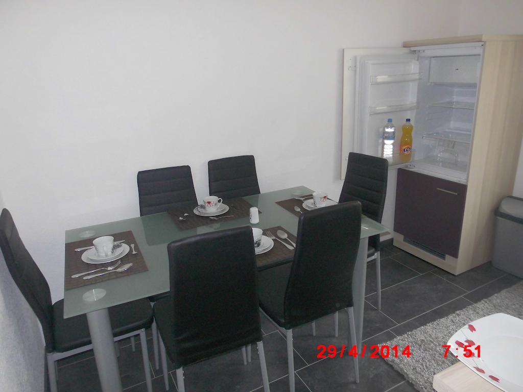 Frankfurt Airport & Fair Apartment كلسترباخ الغرفة الصورة